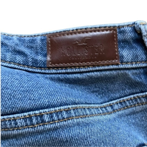 Hollister Mid-Rise Crop Boyfriend Distressed jeans Size 3R Medium Wash - Picture 11 of 13
